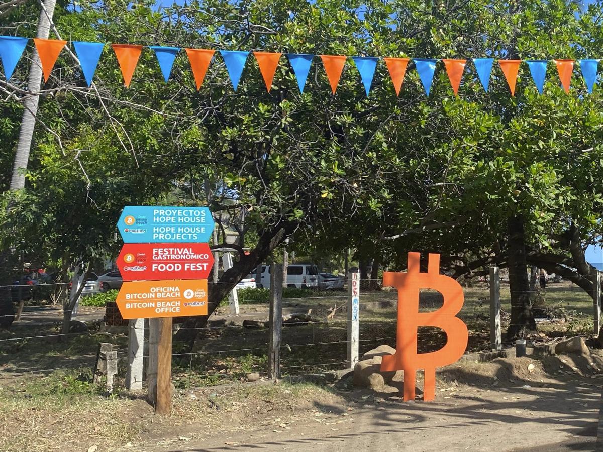 Bitcoin Beach, El Salvador: Leading the Digital Frontier | Vivo Latam  Bienes Raíces El Salvador